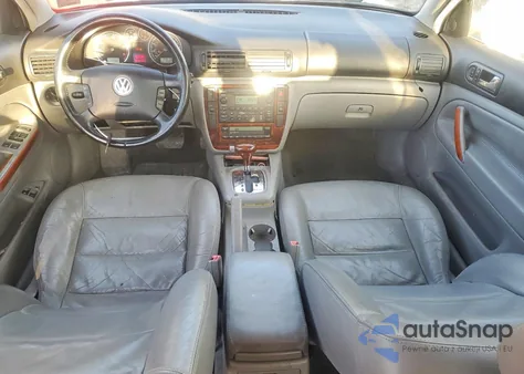 2003 Volkswagen Passat Glx 4Motion z USA, uszkodzony, nr VIN WVWTH63B63P276099